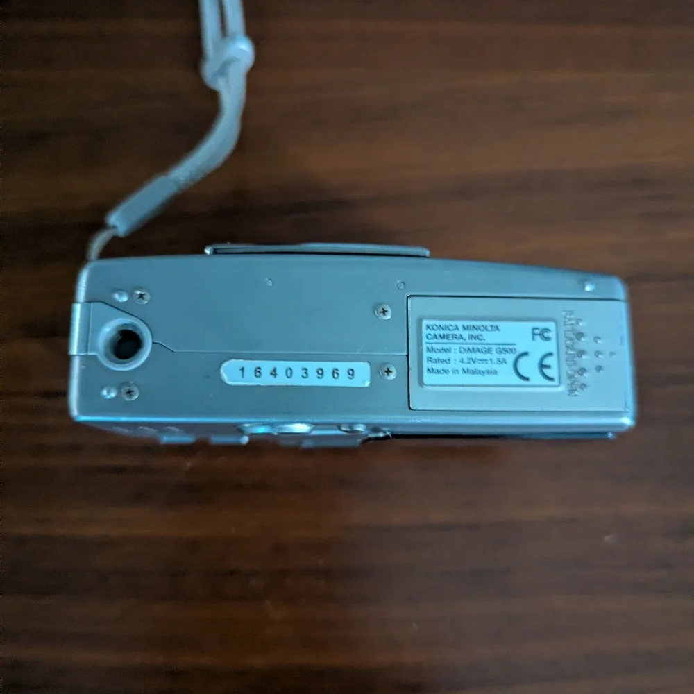 Minolta DiMAGE G500 5MP Digital Camera 3x Optical Zoom And Battery